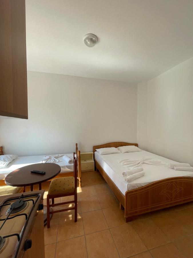 Hotel Athina Velipoje Exterior photo